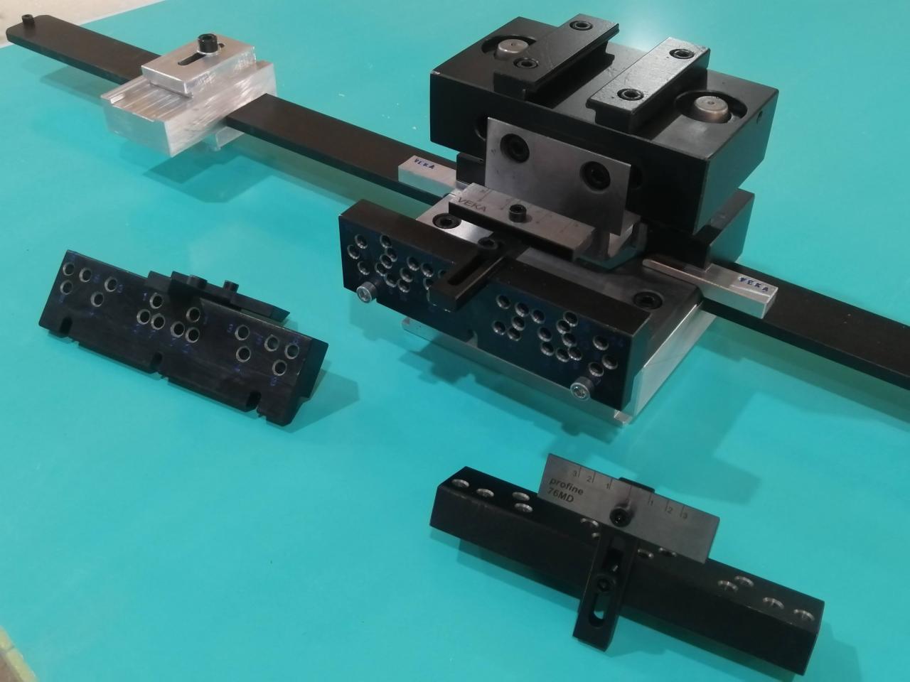 PNEUMATSKA PRESA ZA PROBIJANJE OTVORA NA ALUMINIJUMSKOJ OBLOGI ZA PVC PROZORE